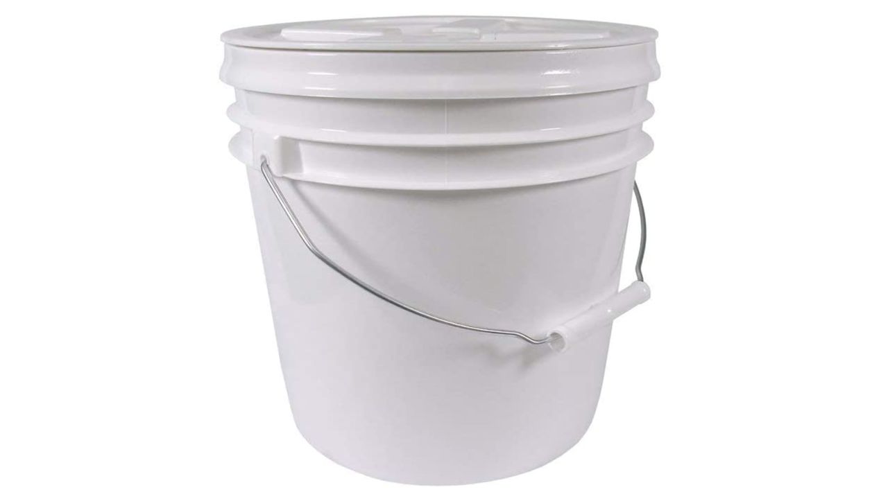 I Kito 2-Gallon Food Grade Bucket with Easy Airtight Spin-Off and Spin-On Lid