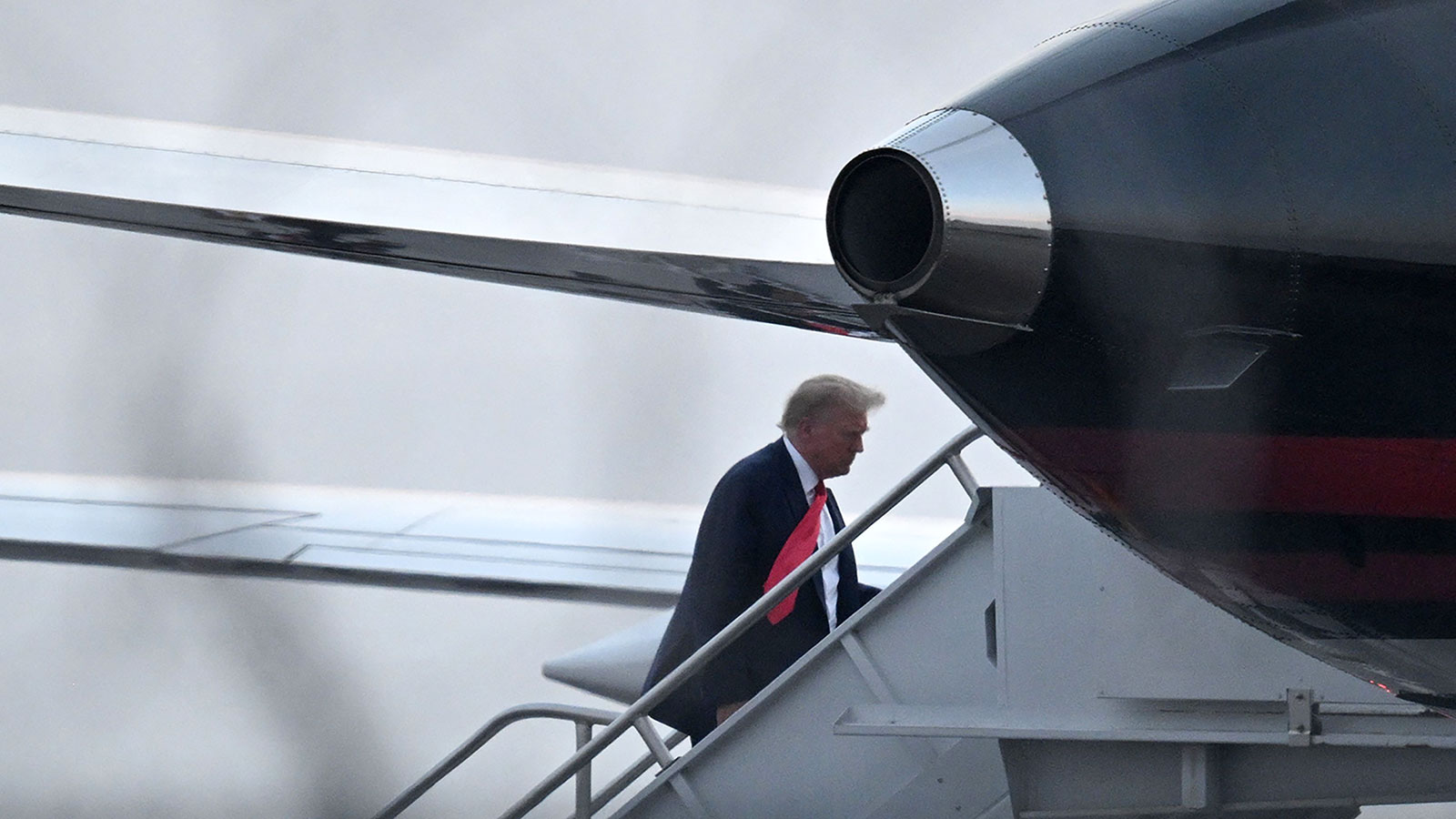 Trump boards his plane as he departs Atlanta Hartsfield-Jackson International Airport in Atlanta, Georgia, on Thursday, August 24.