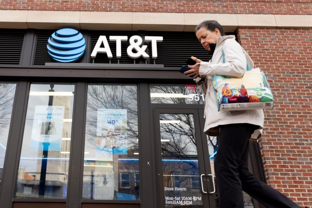 AT&T to credit customers a full day of service for Thursday outage: 'Right thing to do'